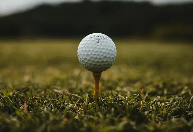 Titleist golf ball on a tee - Photo by <a href=%40will06298cb3.html?utm_source=unsplash&utm_medium=referral&utm_content=creditCopyText%22>Will Porada</a> on <a href=golf-ball5e22.html?utm_source=unsplash&utm_medium=referral&utm_content=creditCopyText%22>Unsplash</a> 